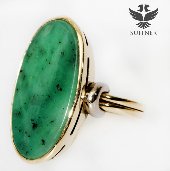 Art Deco Ring mit ovaler Jade aus 585 Gold großer Stein in feiner grüner Farbe
