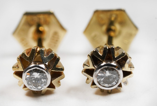 moderne Design Ohrstecker Solitär 0,15ct Rund V Schnitt aus 585 Gold