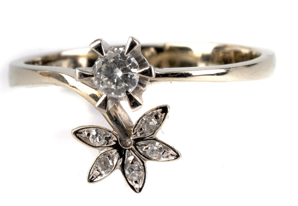 moderner floraler Brillant Ring aus 750 Weißgold Gold Blüten Romantik