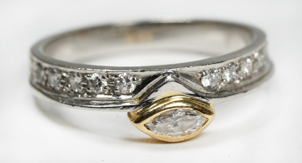 Unikat Ring aus 950 Platin und 750 Gold Navette Diamant und Brillanten RG54