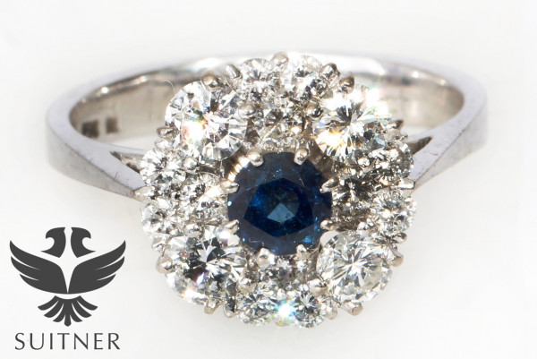 wertvoller 1,77ct. Entourage Ring aus 750 Weißgold mit Saphire und Diamanten