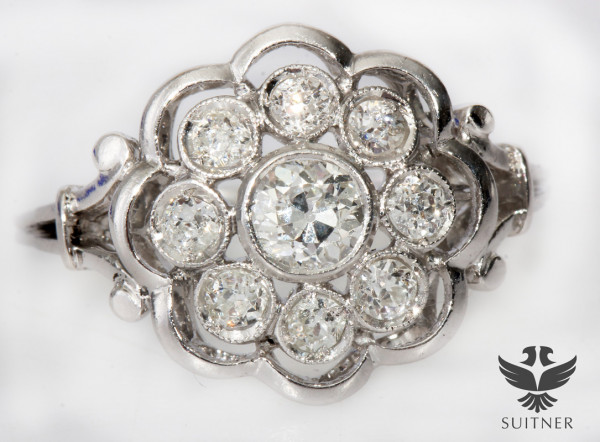 prächtiger Art Deco Ring mit 9 Diamanten 750 Weißgold 0,72ct. Altschliff