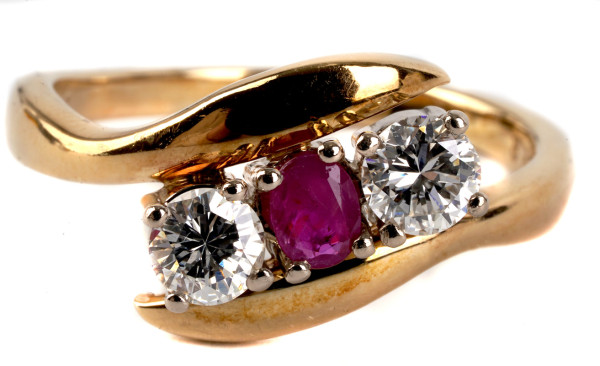 feiner Cross Over Burma Rubin 0,82ct. IF Brillant Ring 585 Gold Gr. 58 lupenrein
