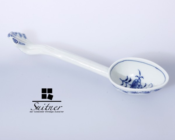 Schöner Schöpflöffel mit Zwiebelmusterdekor, Meissen, 20.Jh.