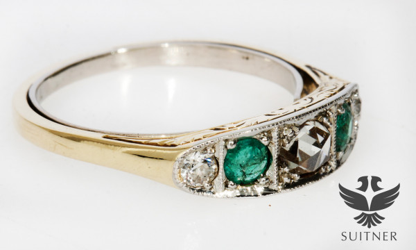antiker Ring aus 750 Gold mit Altschliff Diamanten und Smaragd Handarbeit