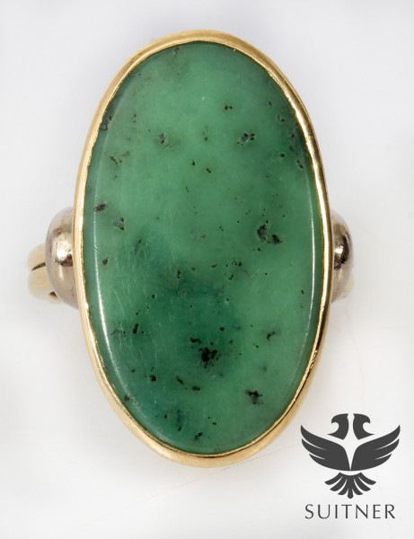 Art Deco Ring mit ovaler Jade aus 585 Gold großer Stein in feiner grüner Farbe