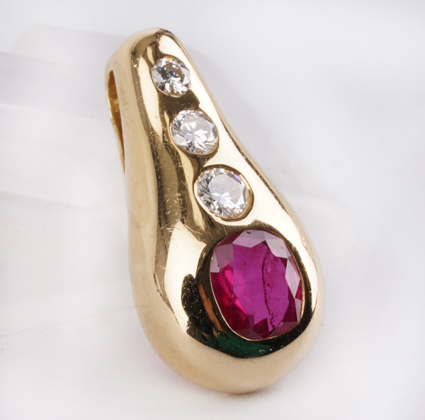 zeitloser 0,83ct Rubin Diamant Anhänger aus 750 Gold Taubenblutrot Gleiter