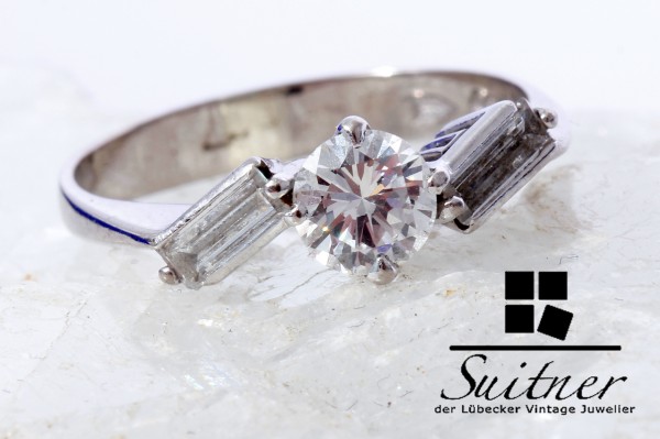 wertvoller 1,00ct. Brillant Ring mit Baguette 750 Weißgold Gr. 54 Klassiker Gold