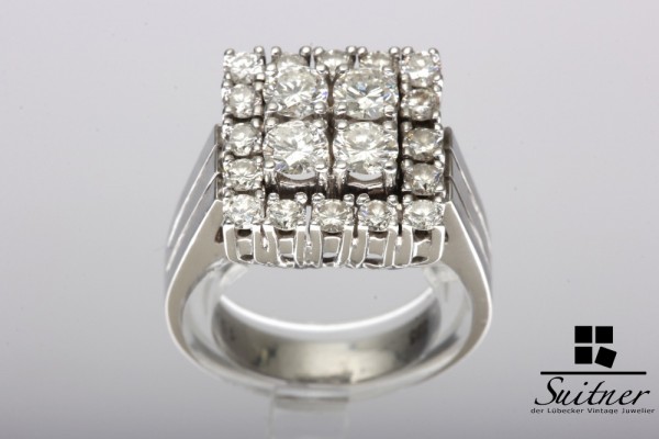 Weißgoldring mit 20 Brillanten zus. ca. 1,50 ct. 585 Gold Clusterring