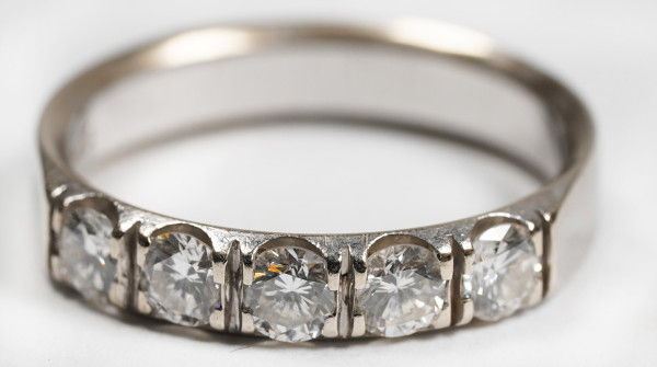 zeitloser 0,80ct Memorie Ring 5 Brillanten 585 Weißgold Gr. 53,5