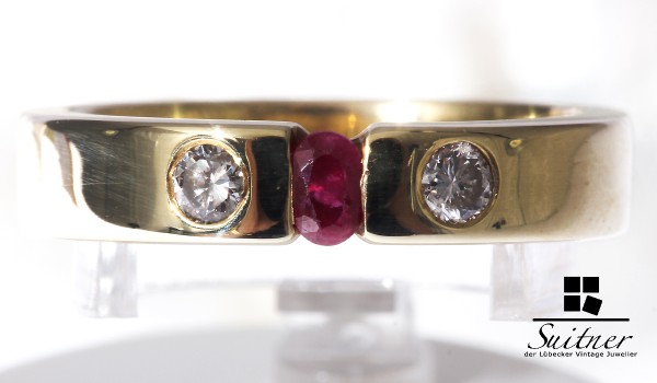 moderner Luxusring mit Rubin und Brillant aus Gold 