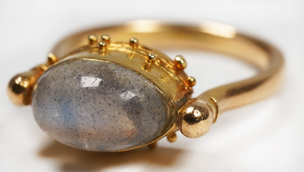 Vintage Mondstein Ring Unikat im antik römischen Stil 750 Gold Gr. 52
