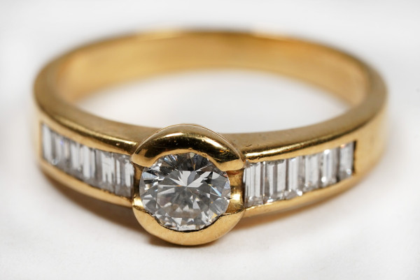 moderner 0,85ct. Brillant Diamant Ring mit Baguette aus 750 Gold Gr.52 TW VVSI
