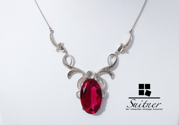 Feines Jugendstil-Collier aus 935er Silber mit synthetischem Rubin und Markasite-Besatz