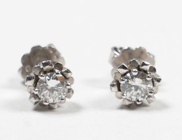 Wiener Ohrstecker mit 0,60ct Solitär Brillanten aus 750 Weißgold - Unikat