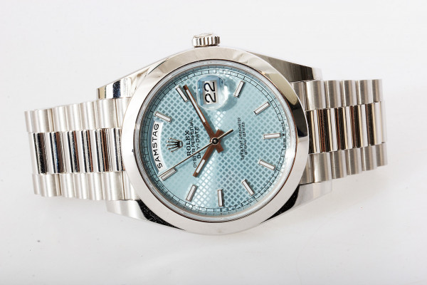 neue Rolex Day Date 40 Platin 228206 Dial Ice Blue 2021 LC100 Diagonal Waffel FullSet