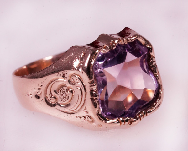 Antiker Siegelring mit Amethyst als Wappen Schild aus 585 Gold Gr. 60