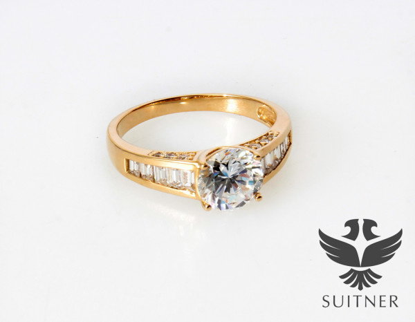 Solitär mit Akzentsteinen 375 Gelbgold Zirkonia Größe 59
