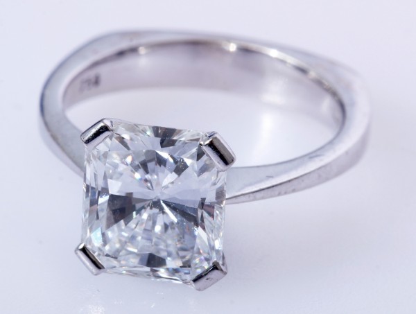 3,01ct. Radiant Diamant VVSI F Top Wesselton DPL Expertise 750 Weißgold Solitär