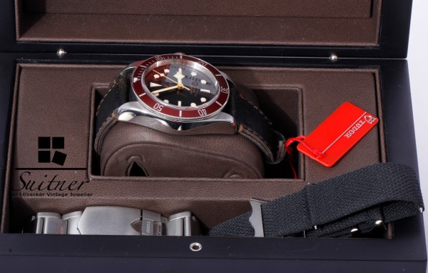 Tudor Black Bay Full Set LC100 - 3 Bänder Rot 79220R 2017 Tresoruhr